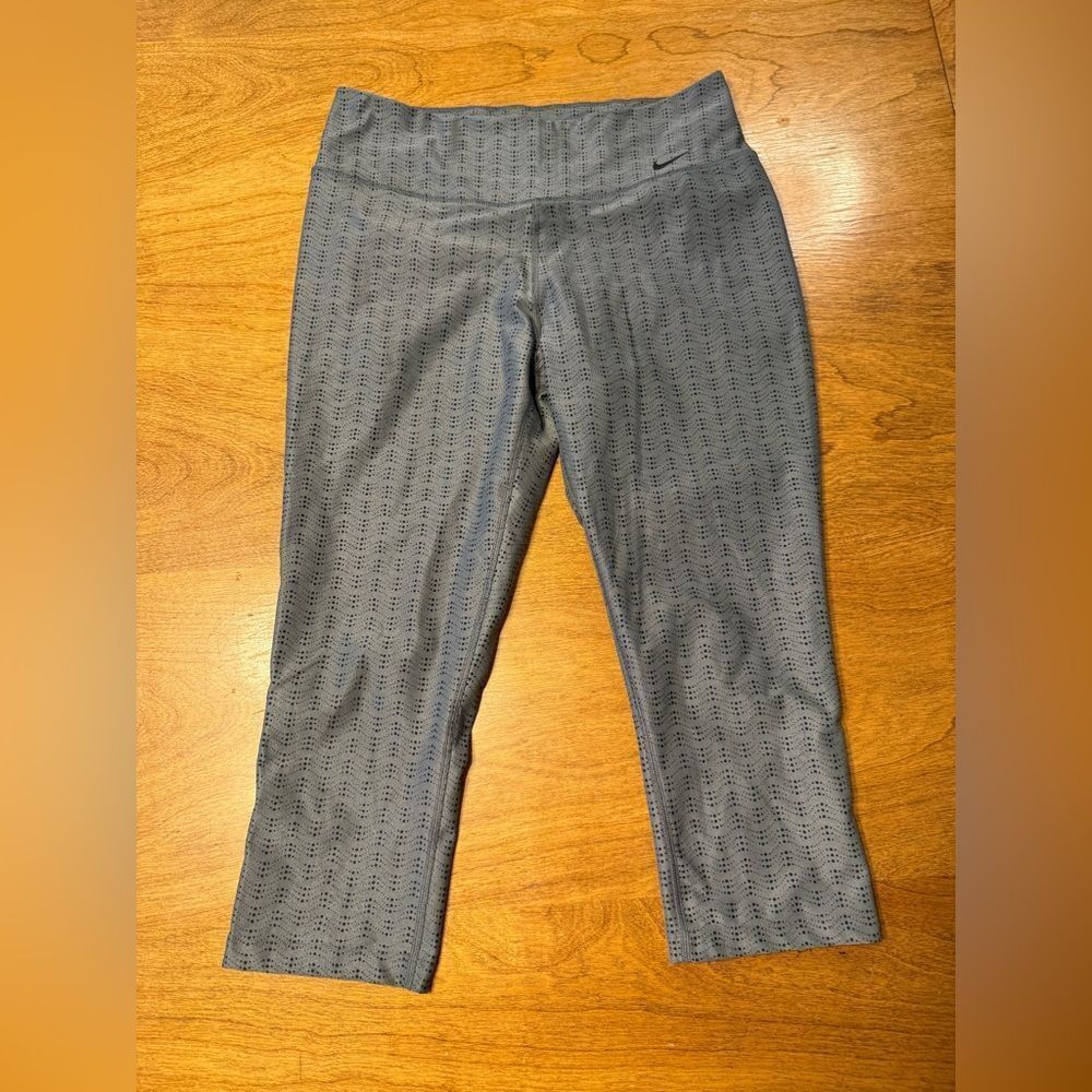 Nike Dri-FIT Ten Less Plastic Bottle Capris